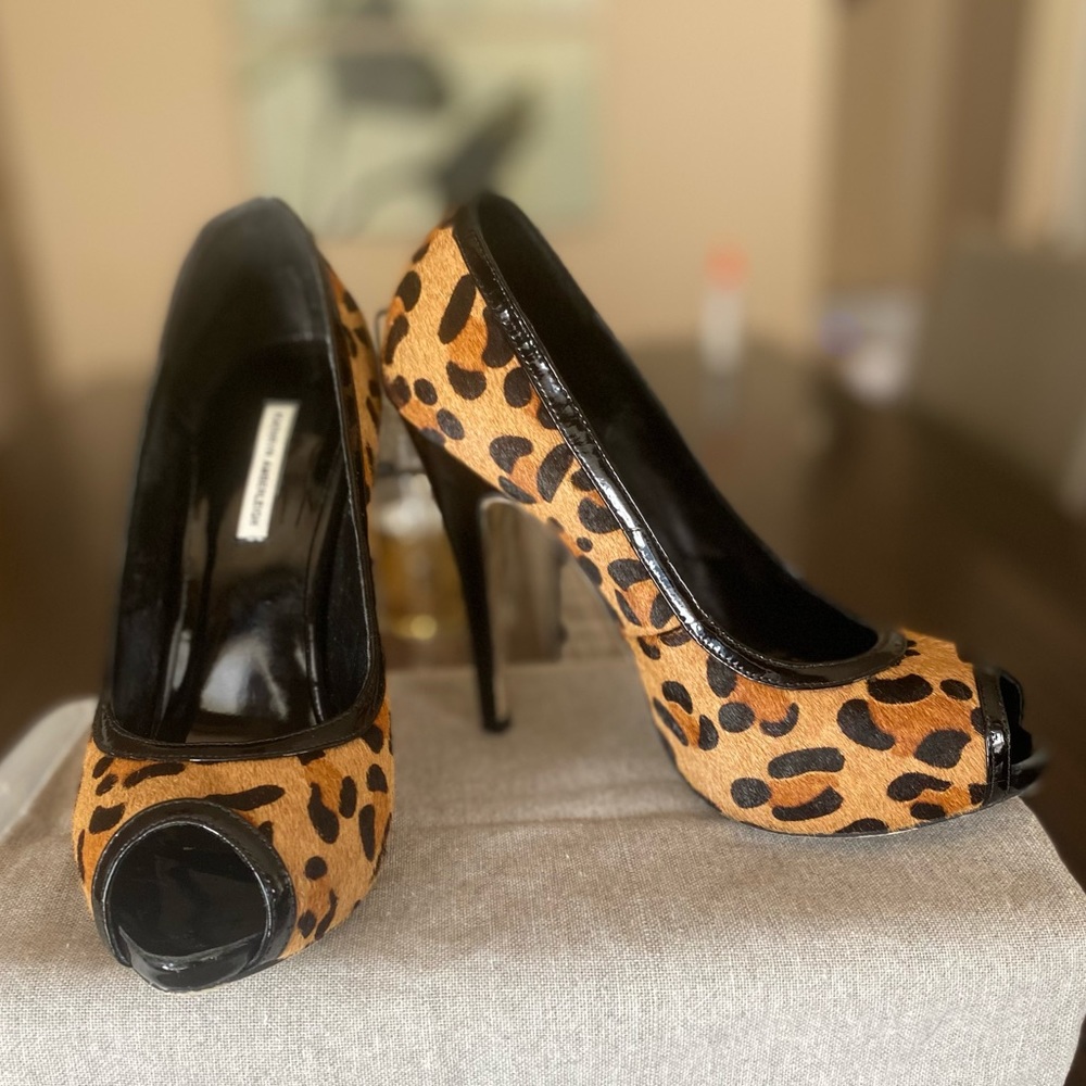 Kathryn Amberleigh leopard print calf hair high heel peep toe pumps Size 7 1/2 B